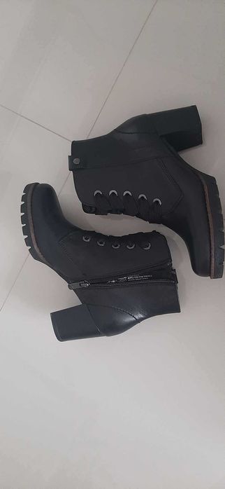 czarne skórzane botki Marco Tozzi