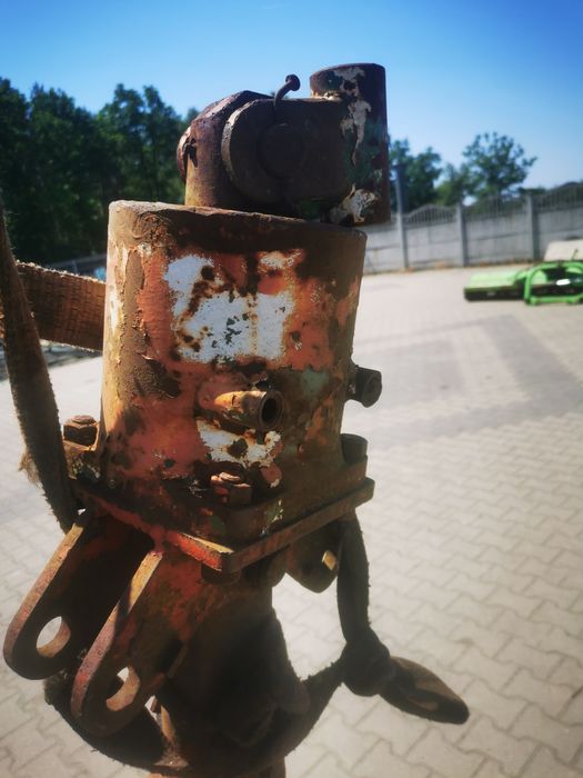 Chwytak do koparko ładowarki z obrotnicą