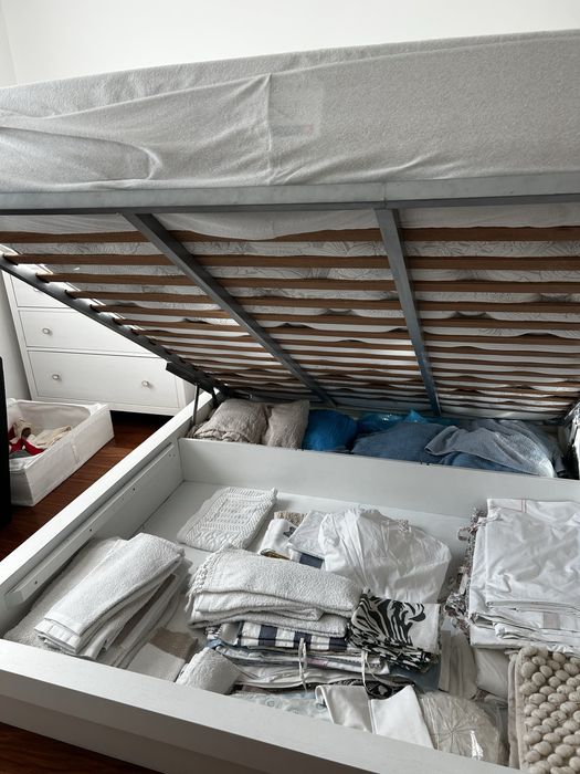 Cama casal com sommier (200x160)