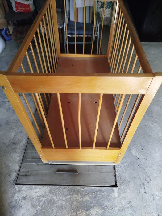 Отдам бесплатно кроватку