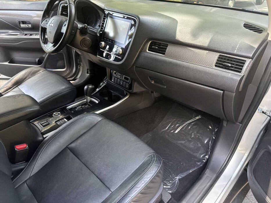 Mitsubishi Outlander SEL      2020