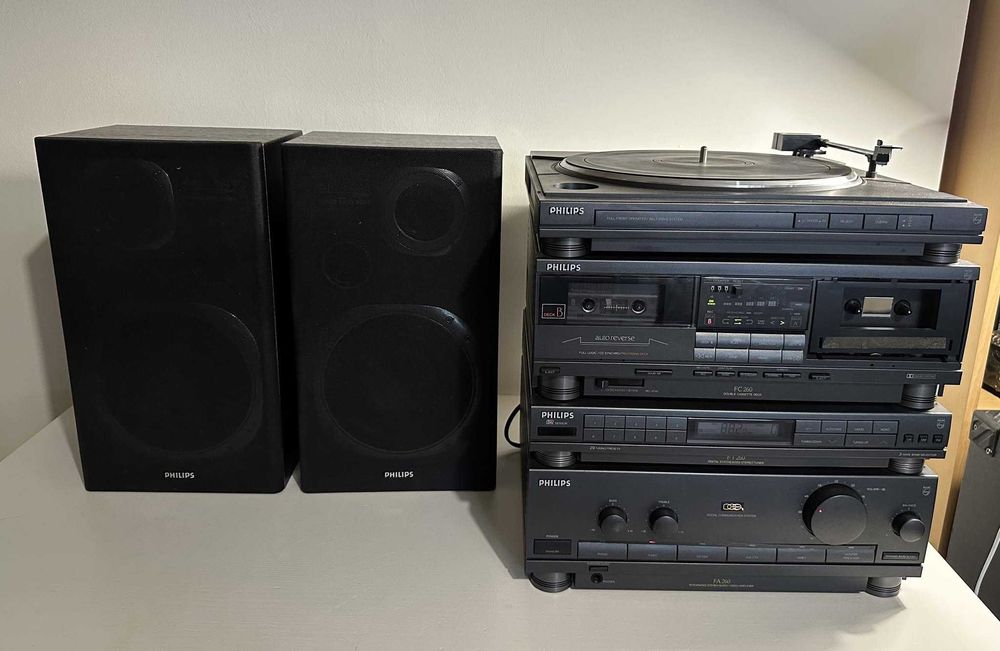 Wieża Philips segmentowa z kolumnami. Radio, kaseta, gramofon.
