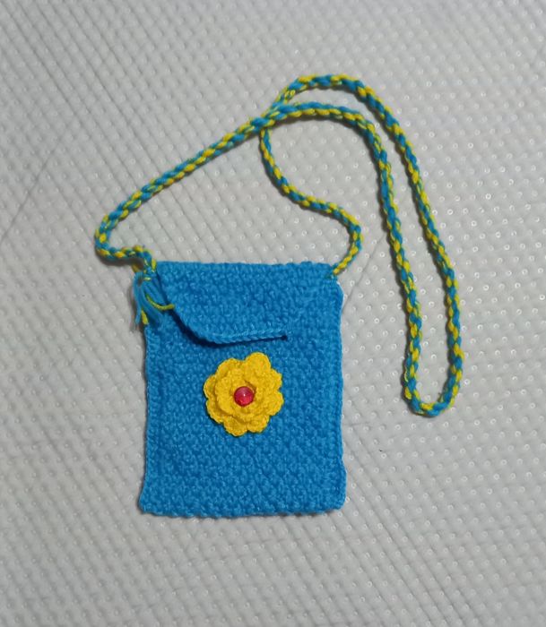 Torebka dziewczęca z włóczki