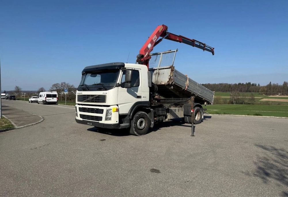VOLVO FM300 230.000KM Grua Fassi 1223 K3 Radiocomando Tri-Basculante Impecavel Apenas 230.000km ##OPORTUNIDADE##