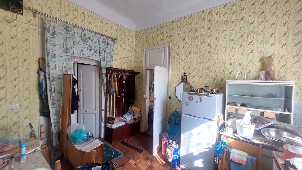 Продам 2-кімнатну квартиру. Пл.Шевченка,5/14.