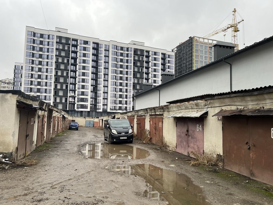 Продам два гаража. Дорого.