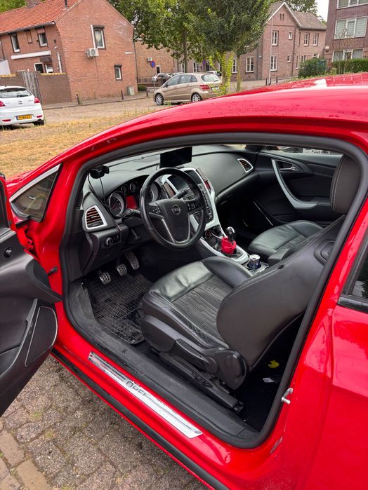 Opel Astra J GTC 1.6 - 180 KM / Bogata Wersja