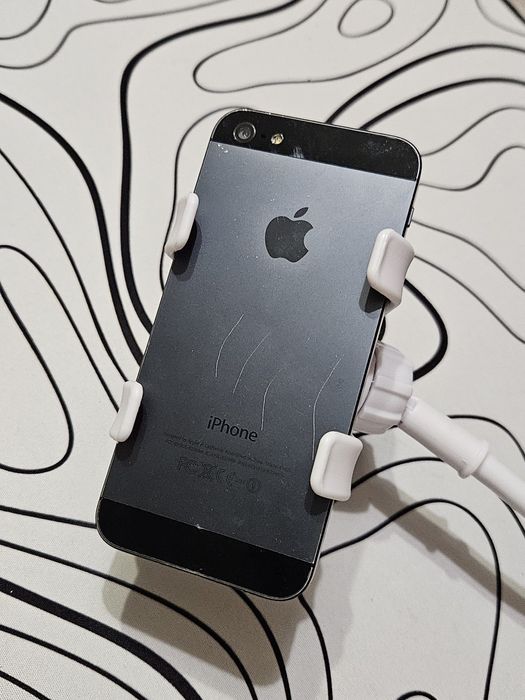 Продам телефон Apple iPhone 5