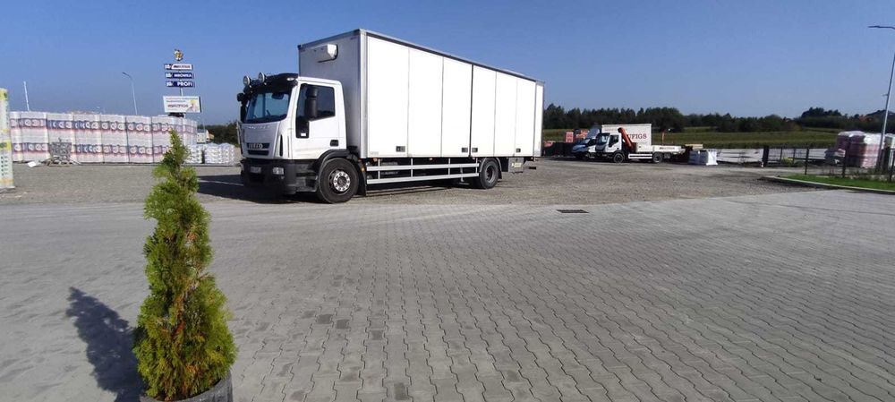Truck Rental / Wynajem ciężarówek z windą