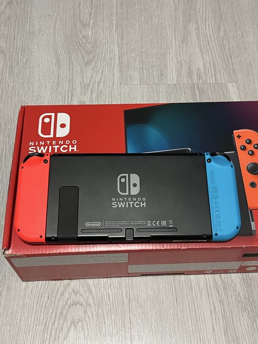 Zestaw Nintendo Switch + 2 gry + paletki