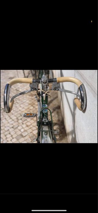 Bicicleta antiga em muito bok estado