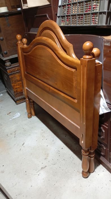 Cama de solteiro usada