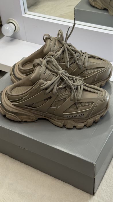 専用>>BALENCIAGA(鑑定済み) Інь та Янь 🖤🤍 💶 Ціна 4950 грн ▪️ Матеріал : текстиль,шкіра