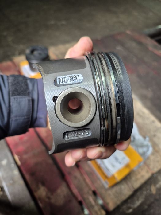 Поршня Mercedes 2.7cdi