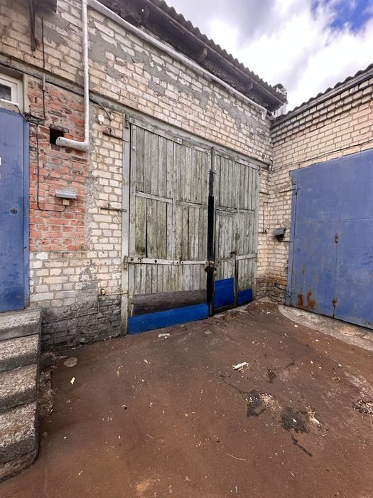 Великий гараж для буса, лодки ЦЕНТР