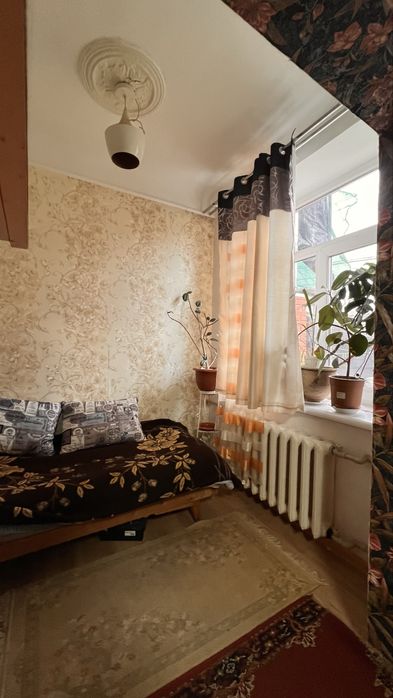 Продається двоповерхова квартира Леваневців,Приватному секторі Ліски