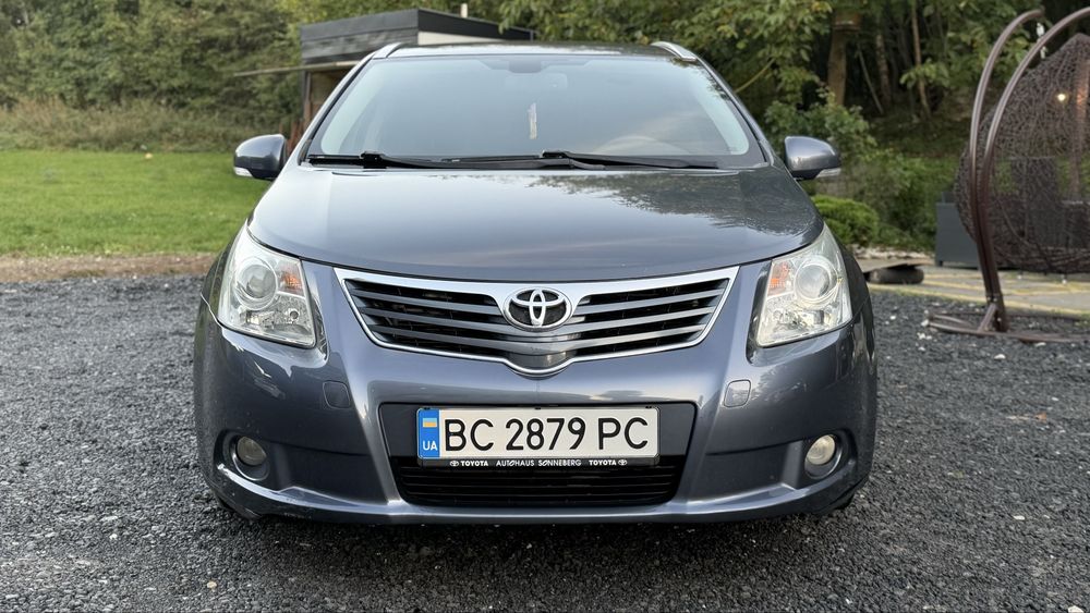 Toyota Avensis.