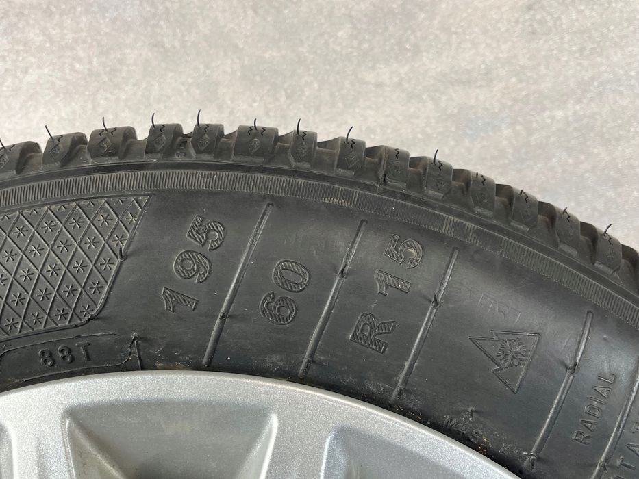 Opony zimowe 195/60/15 Kleber krisalp hp3 195/60r15 2x 6,7 -7,8mm 2x 6-7mm