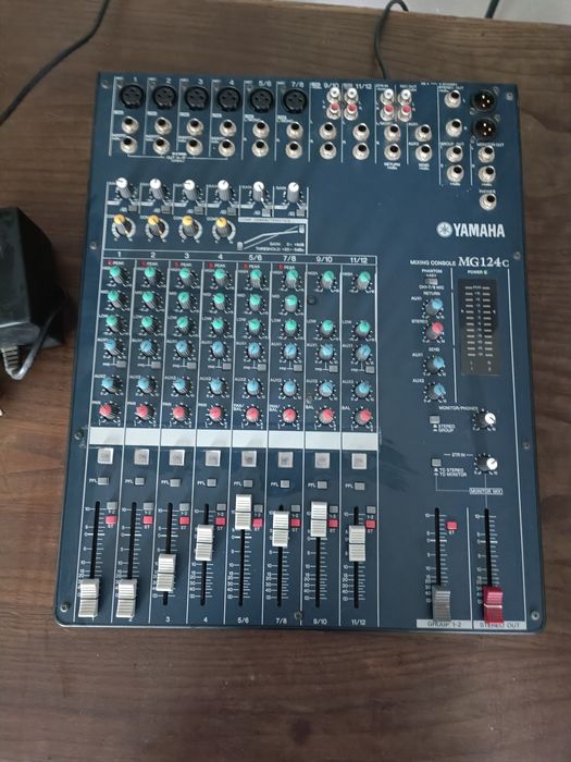 Mesa de mistura Yamaha mh 124 c