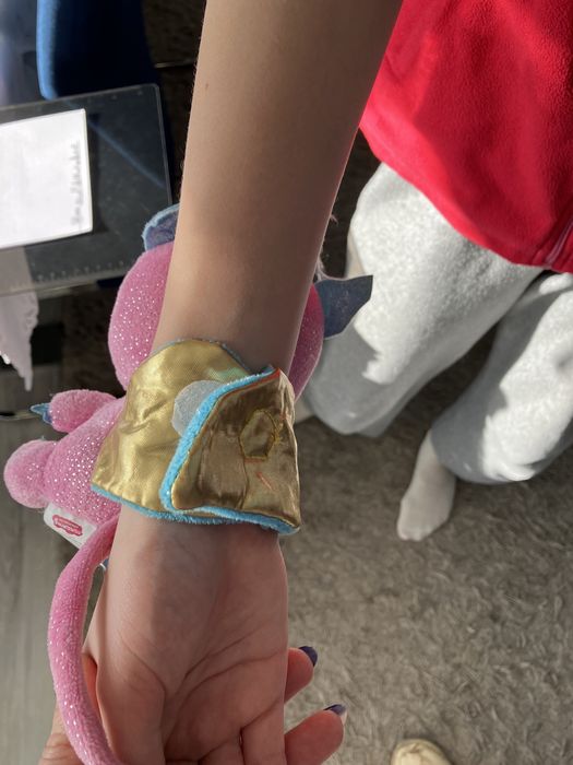 Smoczuś Moc kryształów maskotka na rękę