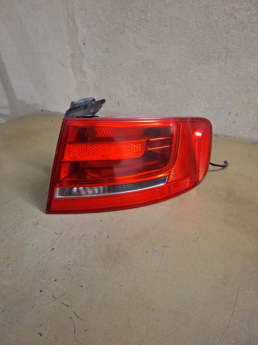 Lampa tylna prawa  udi a4 b8 sedan