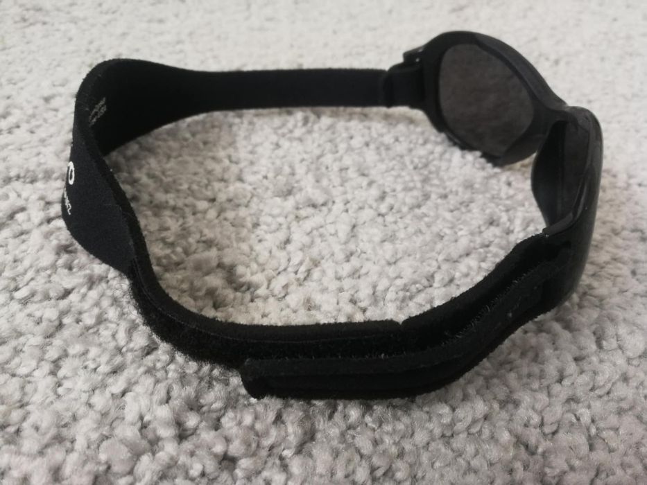 Dziecięce okulary słoneczne z filtrem UV pasek czarne Baby banz