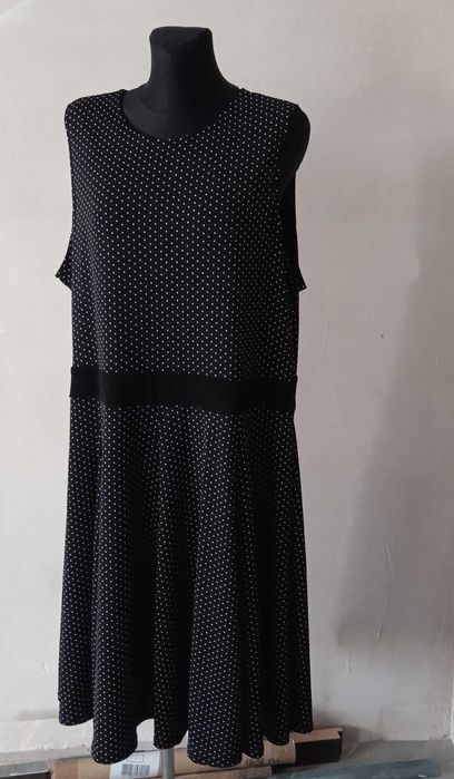 Czarna sukienka białe kropki r. 54/56