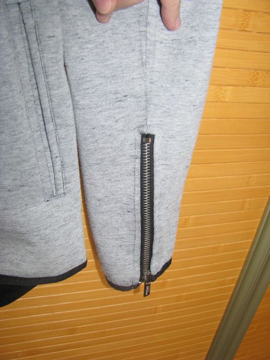Bluza z kapturem i asymetrycznym zamkiem S-L