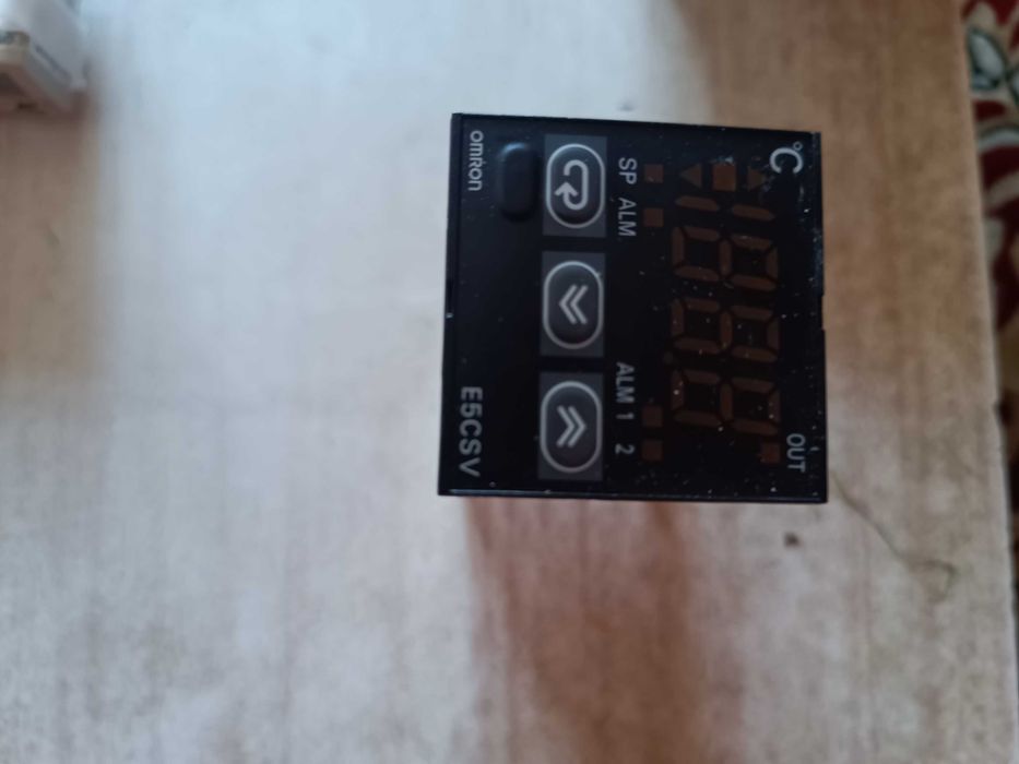 Регулятор температуры Omron E5CSV-R1TD-500