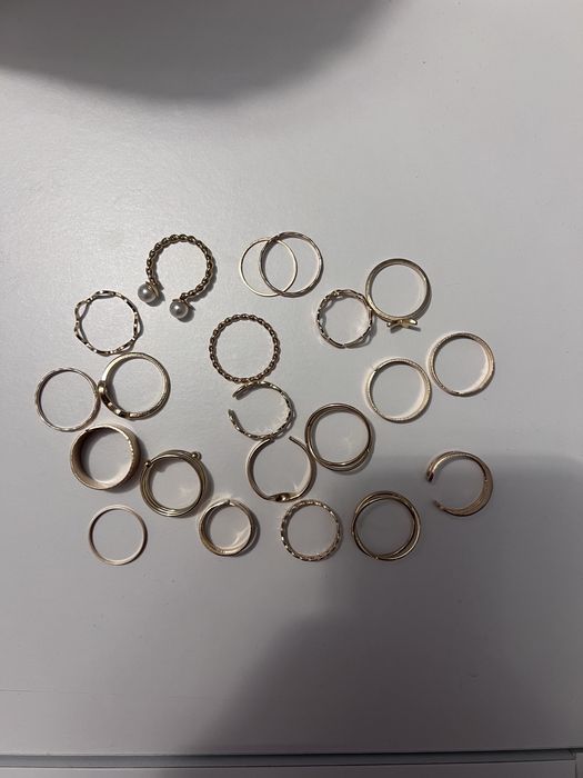 21 pierścionków ze stali