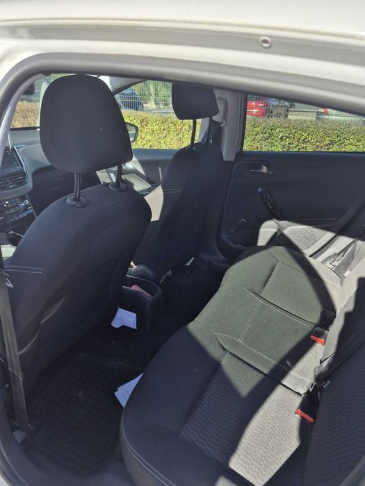 Samochód osobowy Peugeot 208