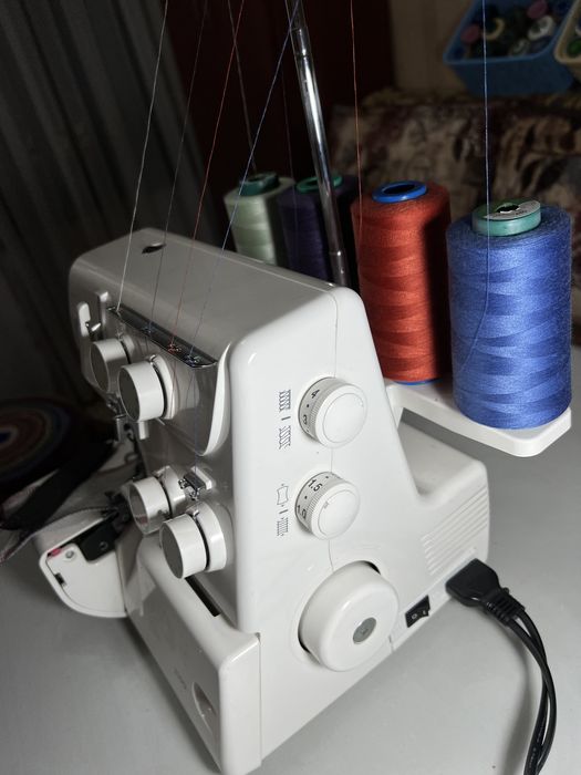 Оверлок Janome 210D