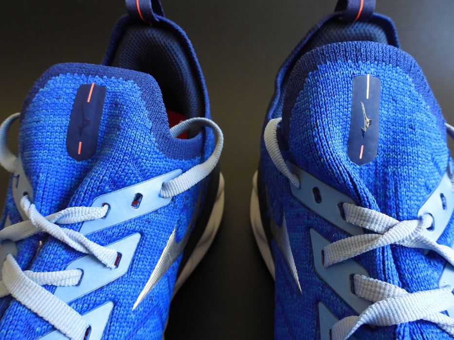 Mizuno Wave Sky Neo buty do biegania r. 40