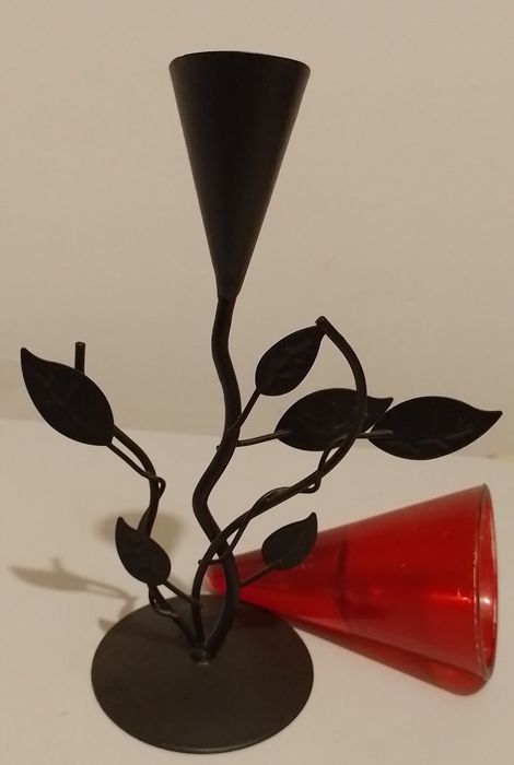 Interessante candelabro antigo em ferro e vidro bom estado de conserva