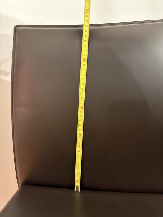 Mesa de jantar e seis cadeiras AREA