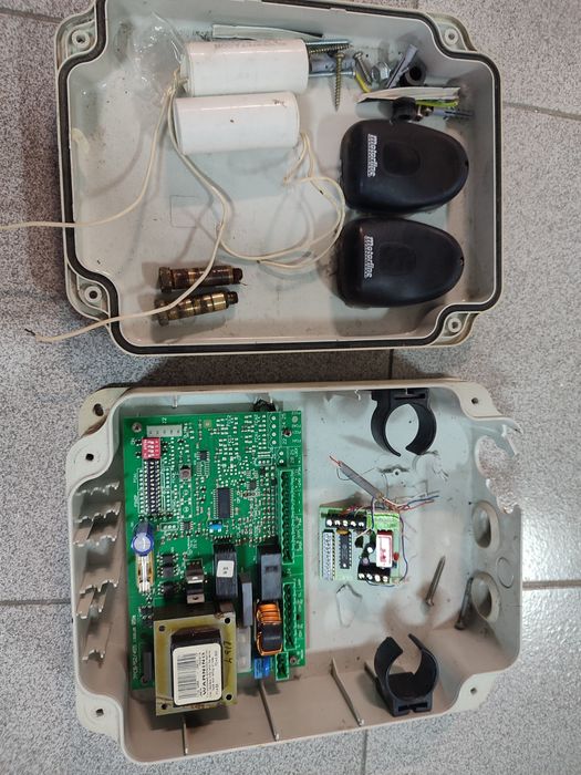 Automatismo de batente de duas folhas FAAC