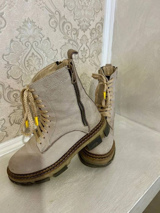САПОШКИ, Італія, шкіряні