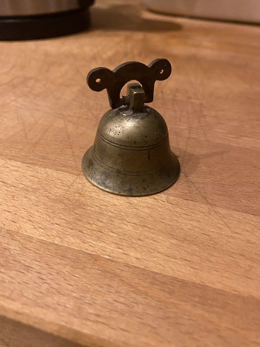 Stary mosiężny dzwoneczek / 3 cm /4 cm / 39 g