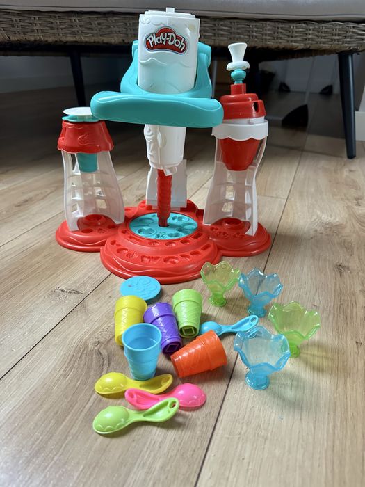 Mega zestaw play-doh lodziarnia, dentysta, koniki, straz pozarna
