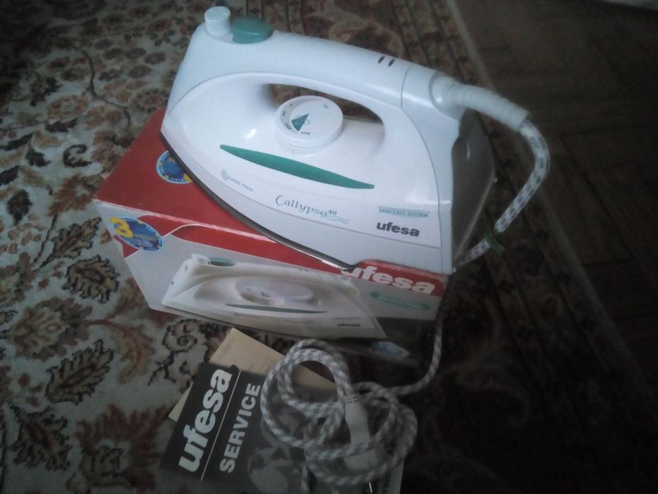 Ferro a vapor Ufesa. Novo