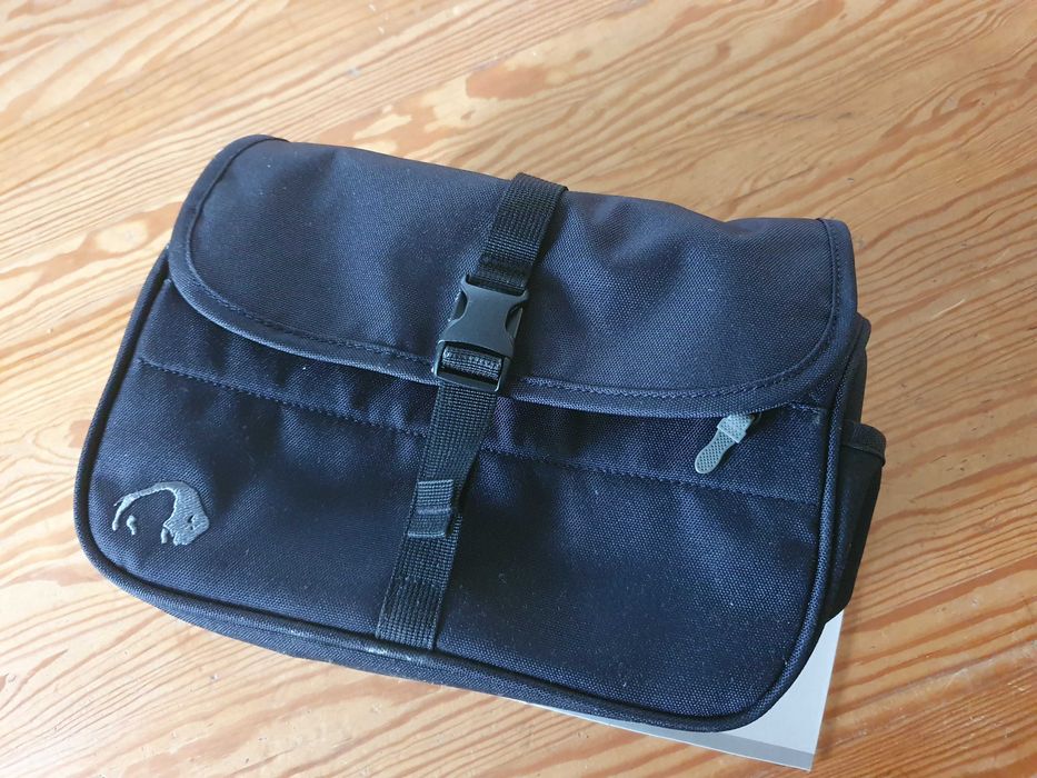 Czarna kosmetyczka męska Tatonka