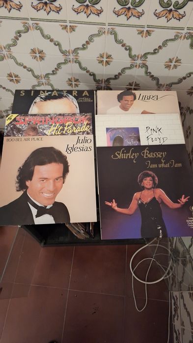 Vendo/Troco Gira discos com gravador e rádio + Móvel