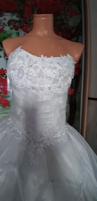 Продам свадебные платья