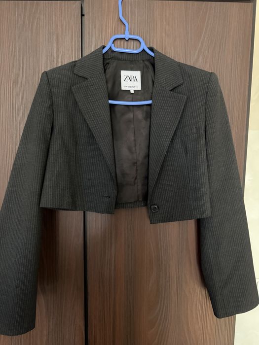 Костюм Zara сірий у смужку