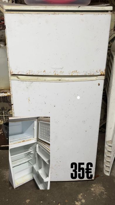 Vendo mini geladeira gelando e congelando muito bem!