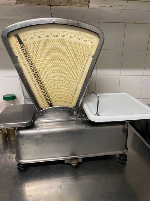 Balança antiga a funcionar perfeitamente