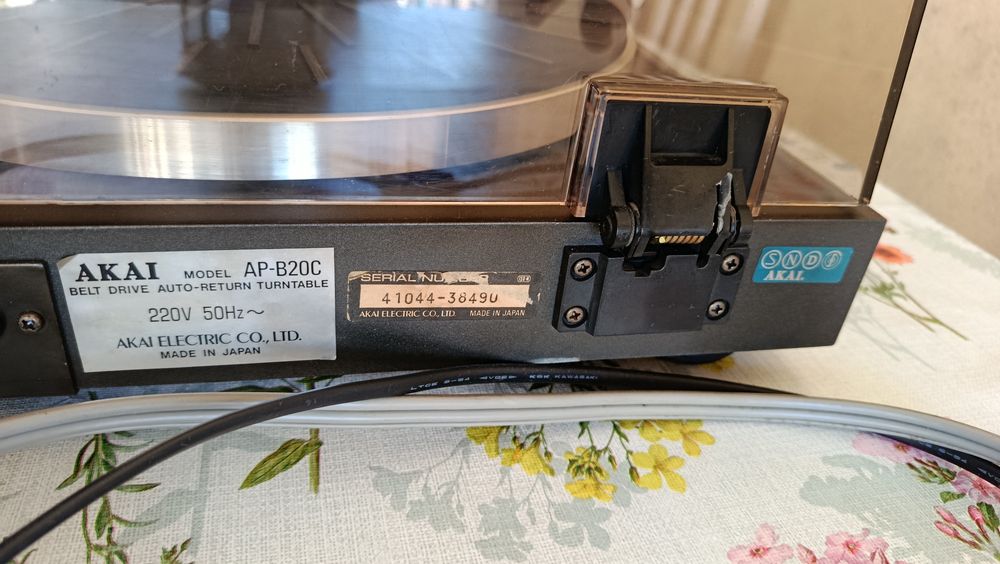 Gira discos AKAI AP-B20C
