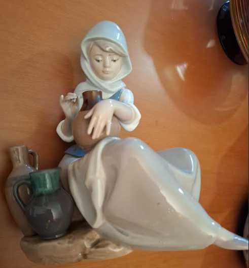 Menina dos Cântaros, em porcelana de LLADRÓ