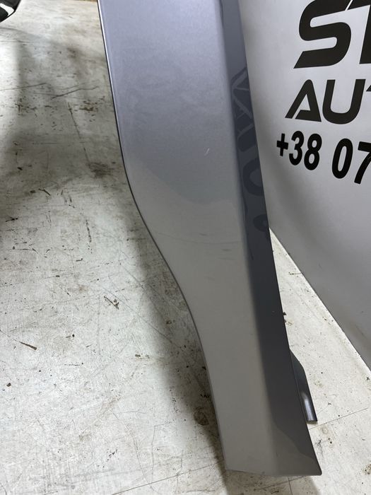 Праве крило Tesla Model Y