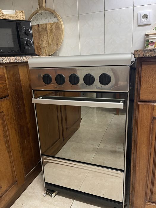 Fogão a gás em bom estado